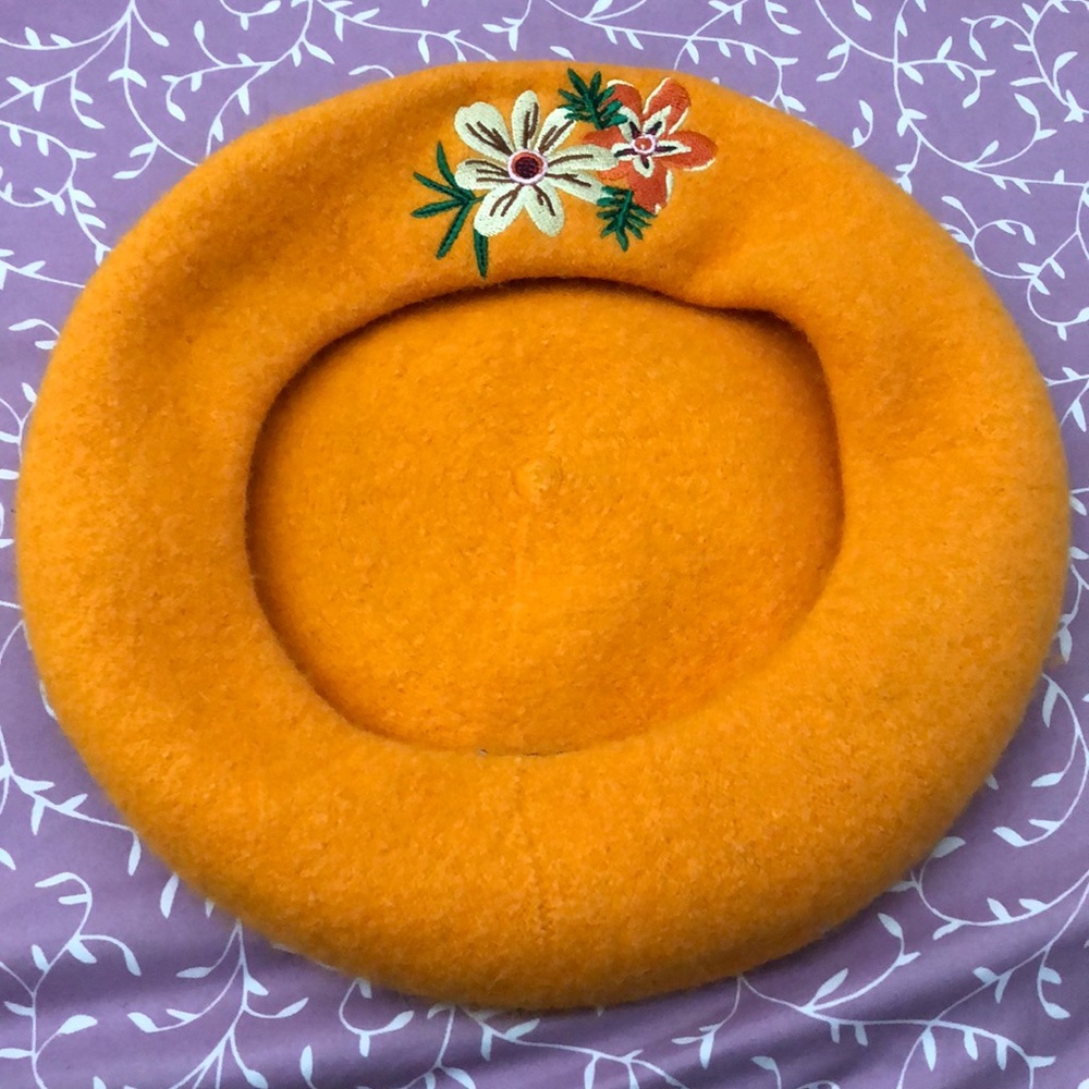 Valfré yellow beret